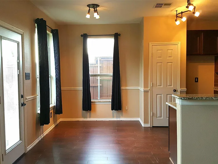 4400 Leeds Dr — Photo 7