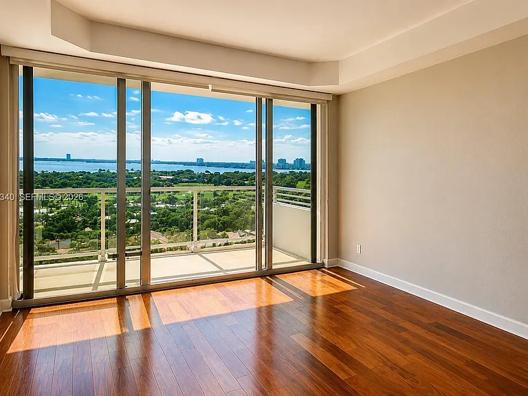 5600 Collins Ave #17G — Photo 2