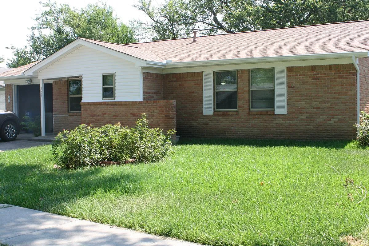 3 bed, 1100 sqft, $1,895 — Photo 1