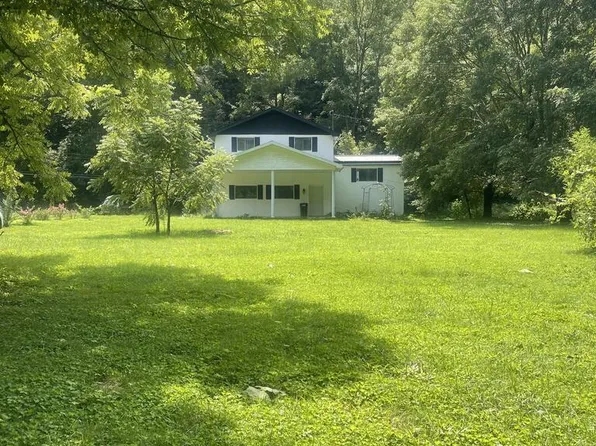 120 Paradise Ln, Whitesburg, KY 41858