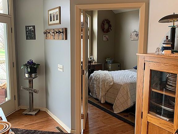 4th image of 3342 Peterson Ave