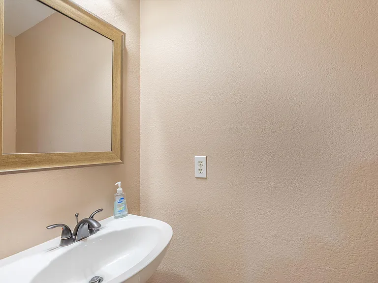 1403 Romo Plz — Photo 17