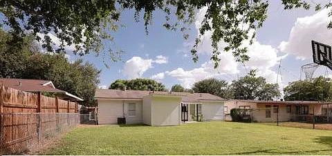 3 bed, 960 sqft, $1,400 — Photo 2