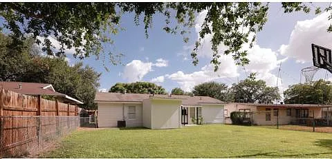 Building Photo - 419 Anton Dr