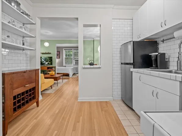 1125 Lorimer Street image 1 of 14
