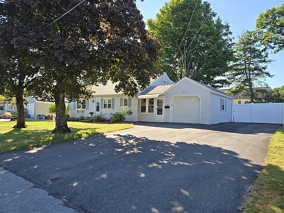 2nd image of 14 Ridgewood Cir