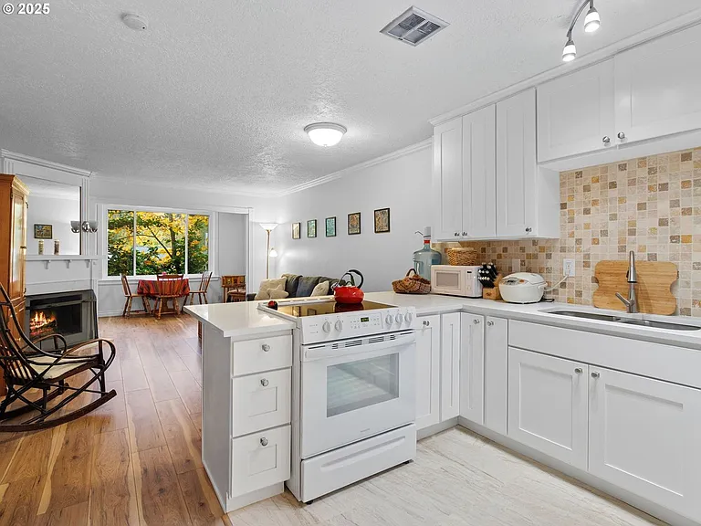 5222 SW 42nd Ave — Photo 3