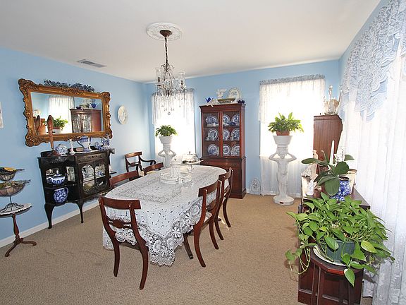 3rd image of 2364 Oriole St