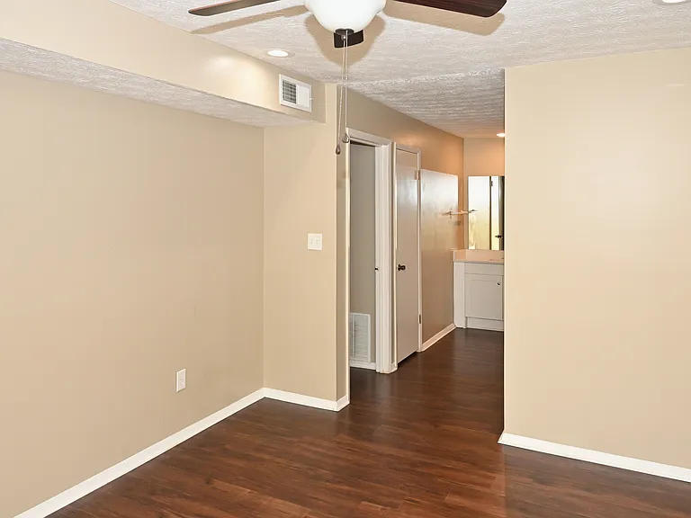 908 Park Ridge Cir — Photo 34