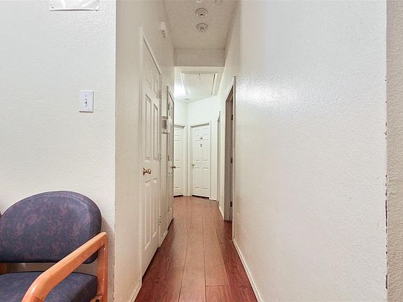 4th image of 1400 Parkwood Trl