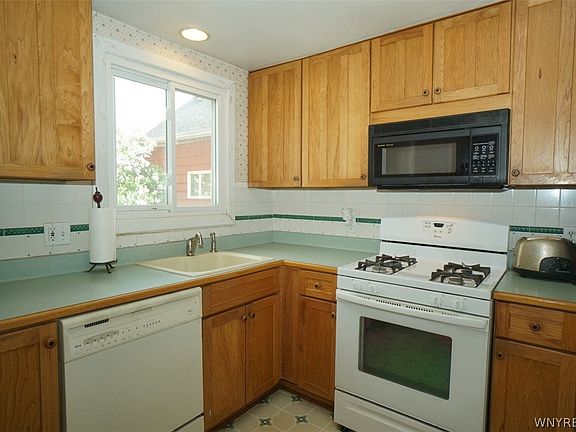 4th image of 241 Lackawanna Ave