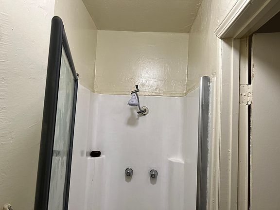 5th image of 627C S Normandie Ave #4