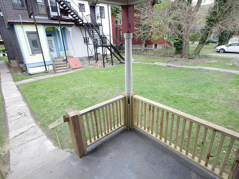 442 Franklin Ave — Photo 11
