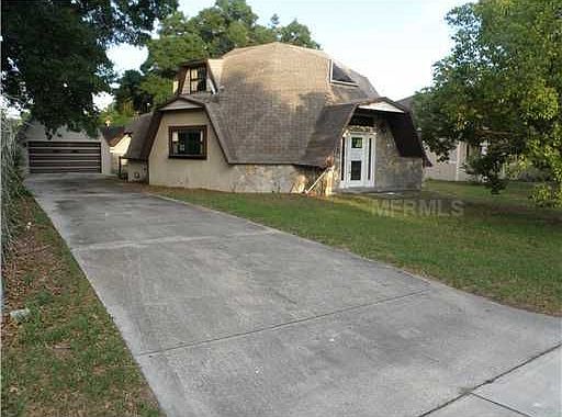 2nd image of 2210 Villa Dr