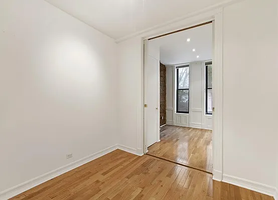 Rented by Warburg | media 18