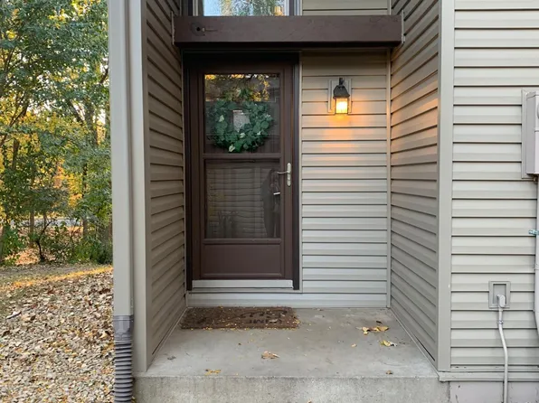 100 River Woods Ln, Burnsville, MN 55337