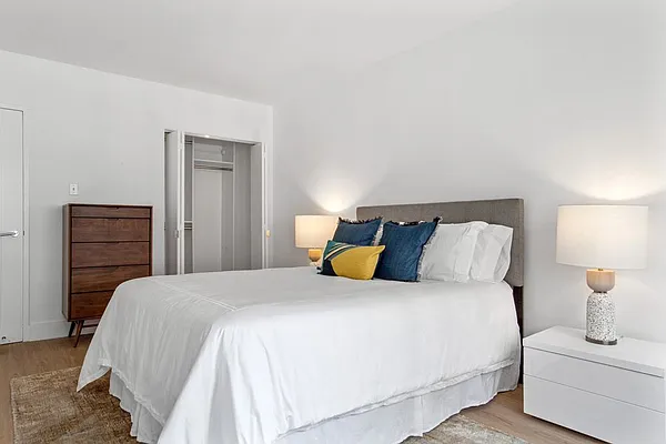 Rented by Greystar | media 6