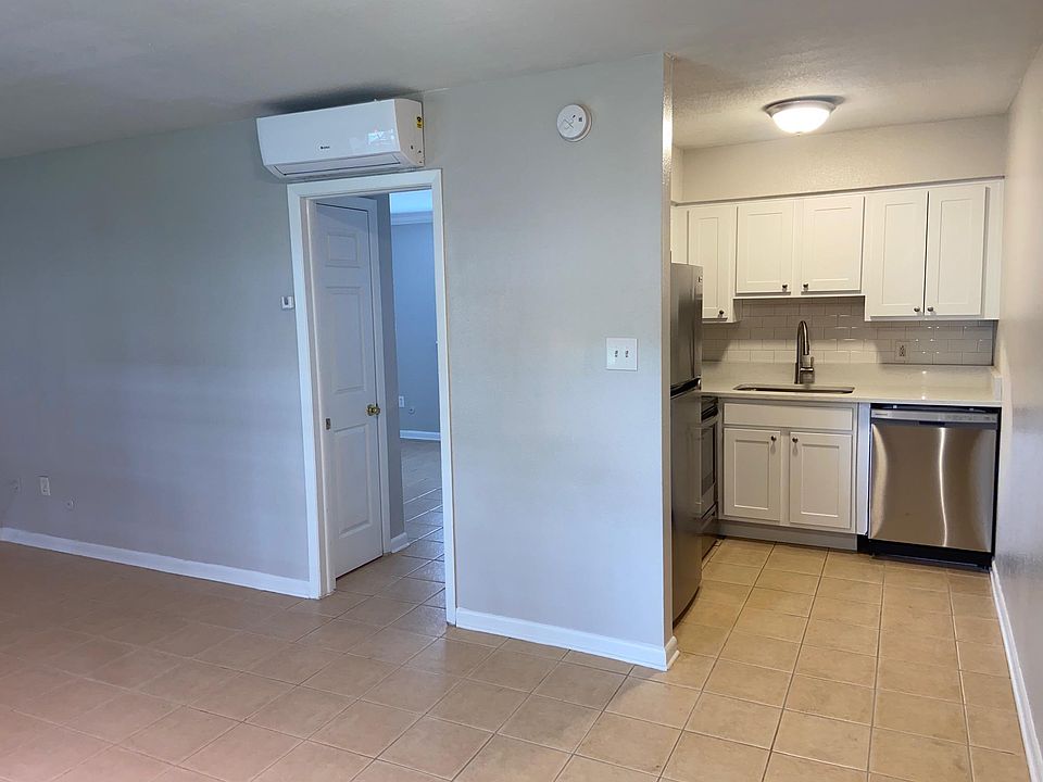 1st image of 3216 W Deleon St #5