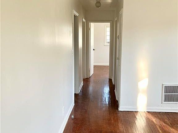 4th image of 1037 Mountain View Rd NW