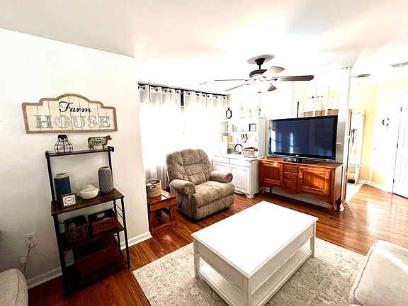 4th image of 308 S College St