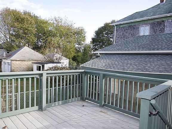 3rd image of 136 Wood St