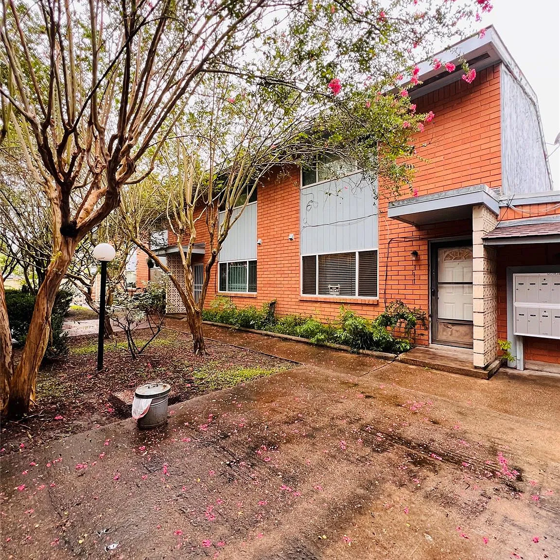 2 bed, 1.5 bath, 1152 sqft, $1,450 — Photo 1