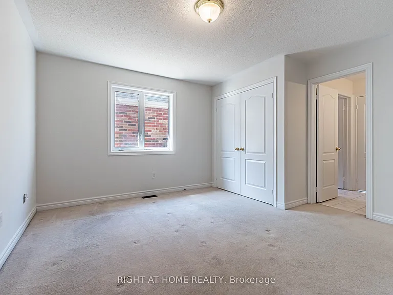 5441 Valhalla Cres — Photo 32