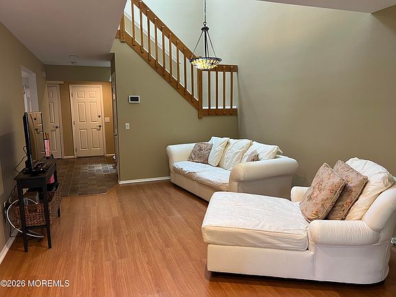 3rd image of 28 Spring Court