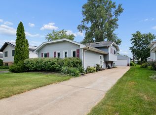 1011 Florence St, Lemont, IL 60439