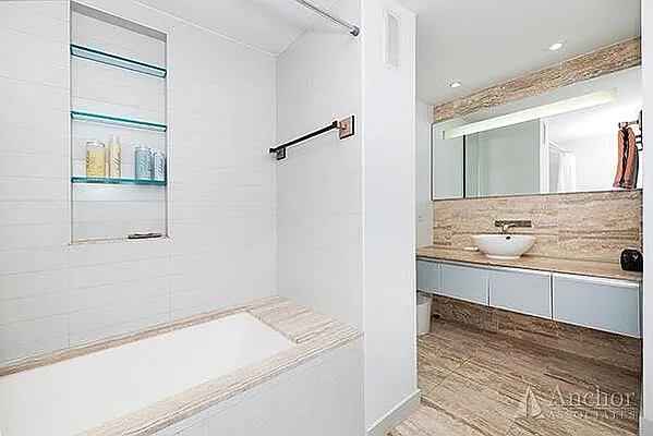 Rented by iHomeny Realty | media 22