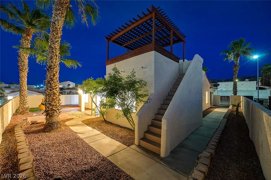 3 bed, 2.0 bath, 1608 sqft, $2,500 — Photo 1