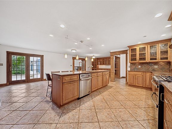 5th image of 2 Deerfield Rd