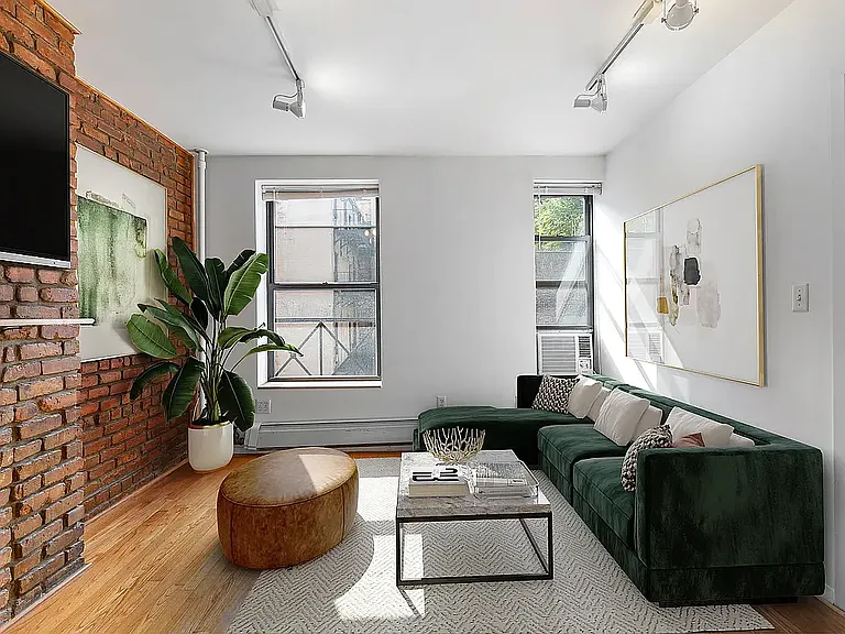 317 1st Ave #4R — Photo 1