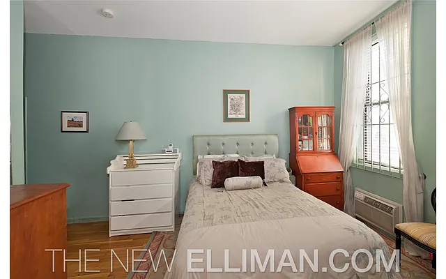 Sold by Douglas Elliman | media 21