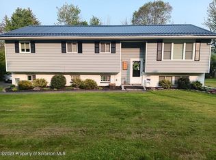 610 White Birch Rd, Clarks Summit, PA 18411
