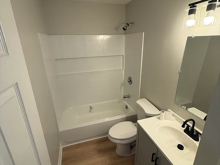 125 Earl Ave #C — Photo 8