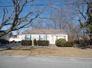 208 29th St, Copiague, NY