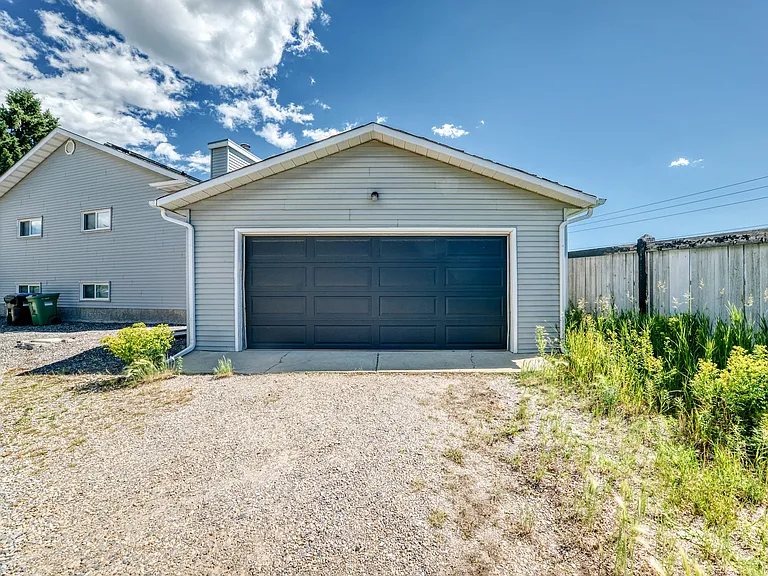 80 McKerrell Close SE — Photo 37