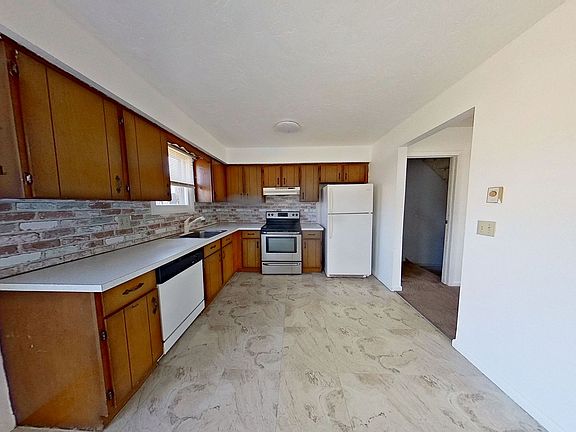 3rd image of 169 Oak Manor Dr