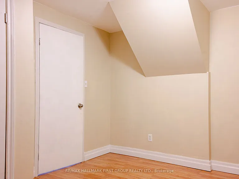 1702 Greenvale Cres — Photo 7