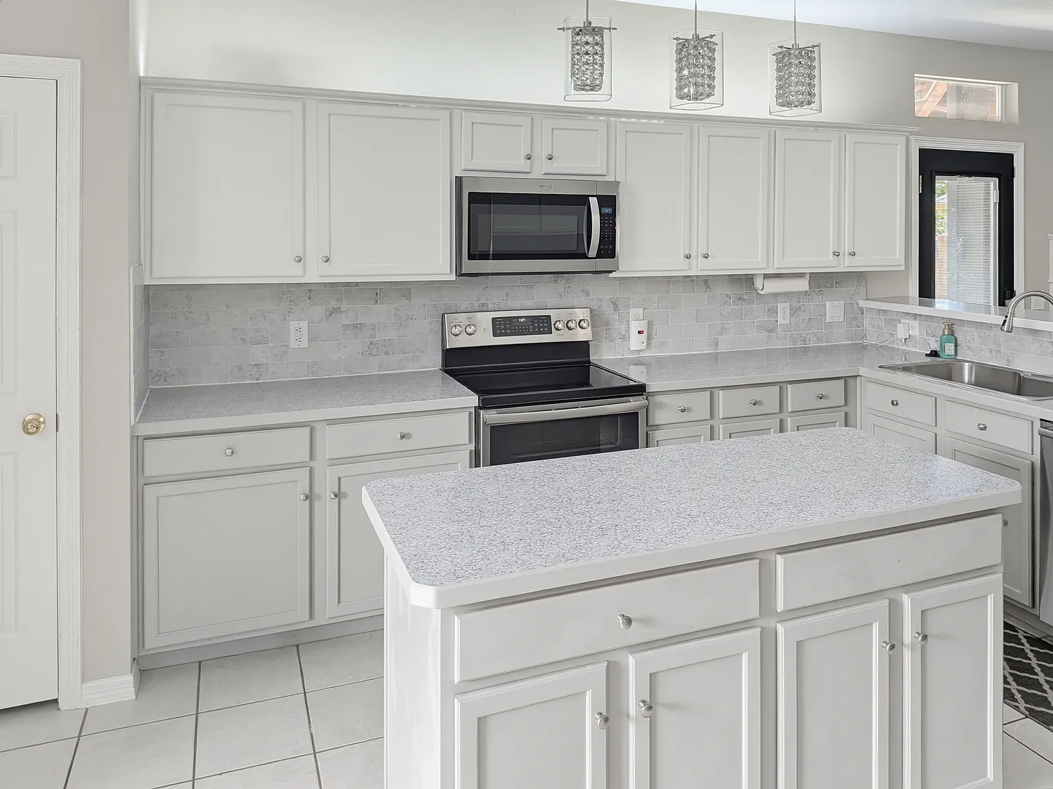 5 bed, 2470 sqft, $2,895 — Photo 3