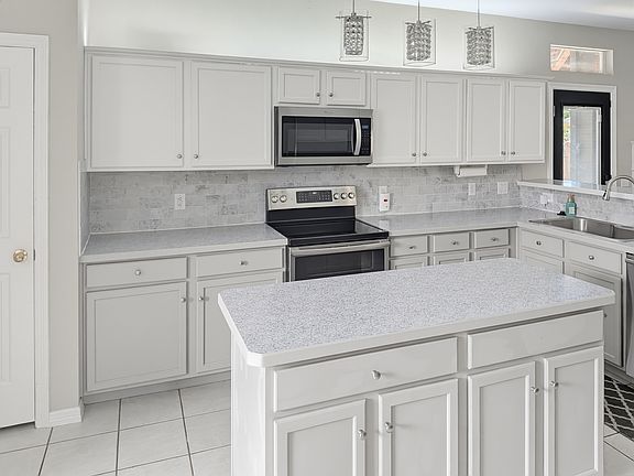 3rd image of 2745 Club Ridge Dr