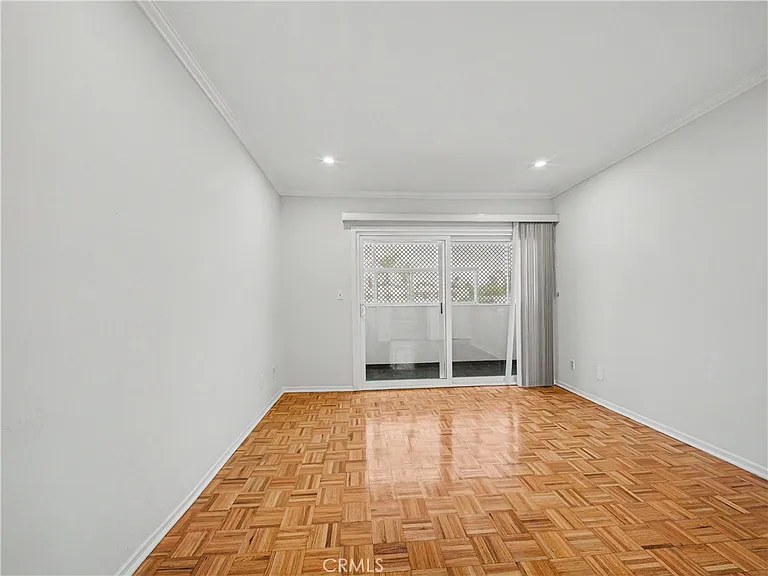 6342 Morse Ave — Photo 23