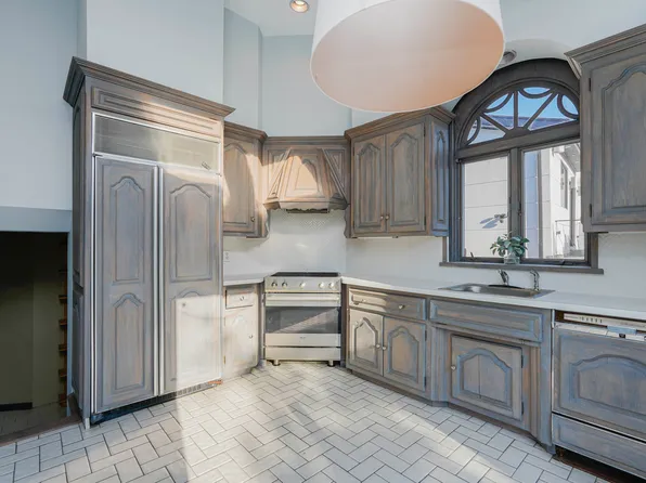 333 Mayfair Drive North image 20 of 34