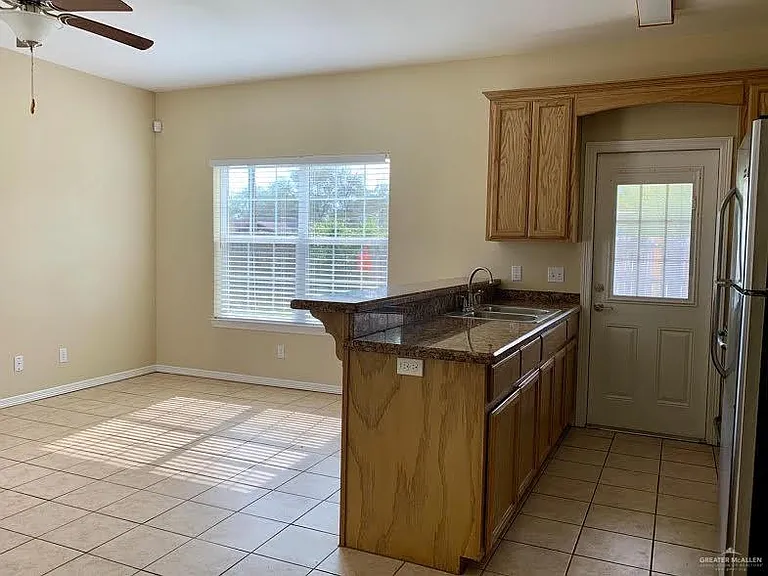 1509 Phoenix St — Photo 8