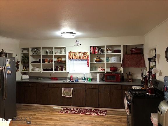 5th image of 234 Plum St