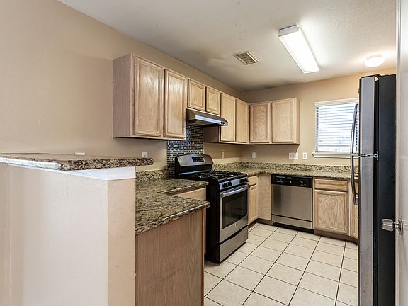 5th image of 15617 Martineau St