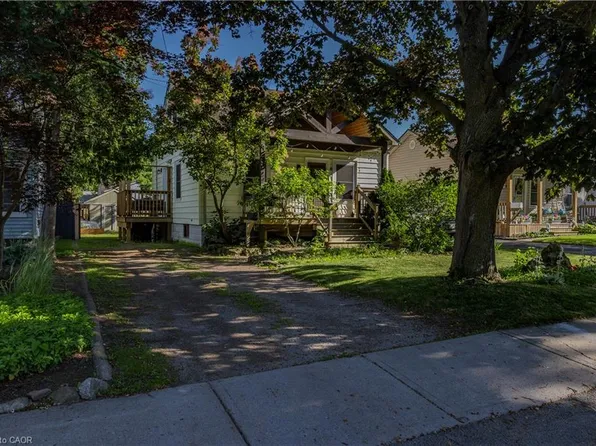 15 Spencer Ave, Hamilton, ON L9H 1E7