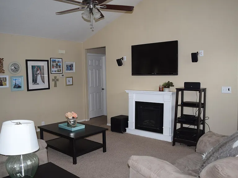 11342 Niagara St — Photo 4