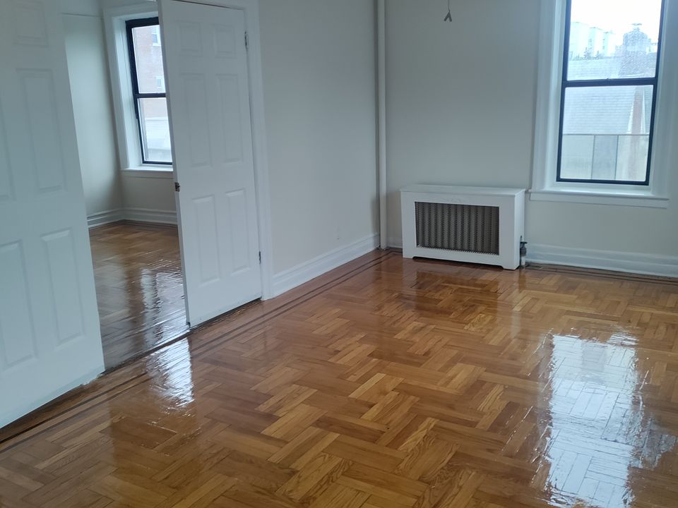 2nd image of 1800 E 18th St #10